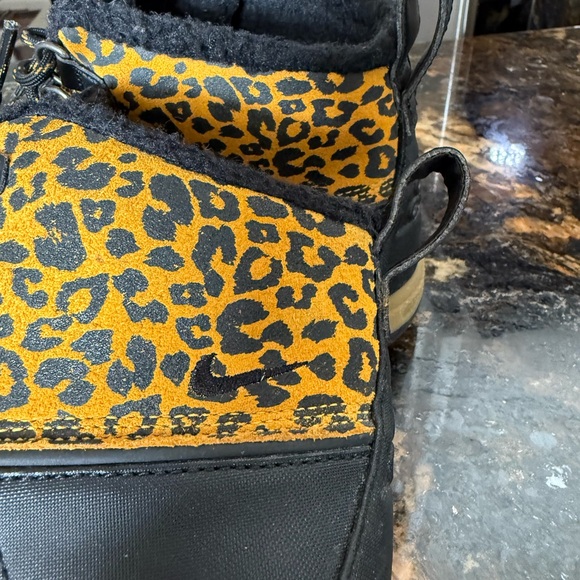 Nike ACG Boots - Picture 4 of 5